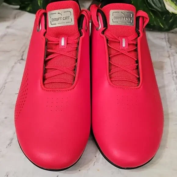 Puma NWOB Ferrari Drift Cat Red and Black Sneakers with Sleek Design 10.5M